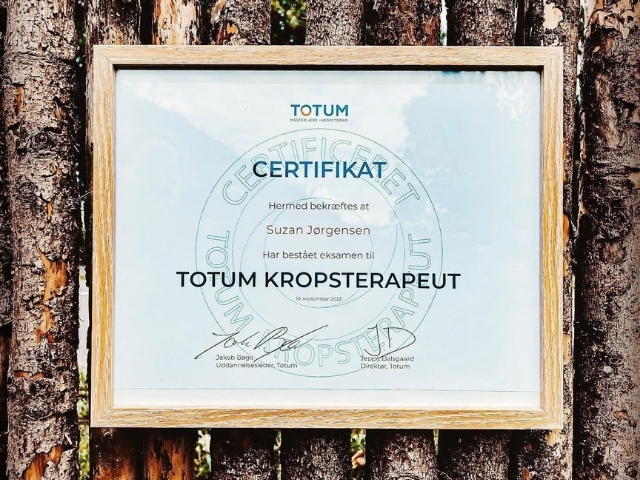 Totum Kropsterapeut certifikat - Suzan Lykke